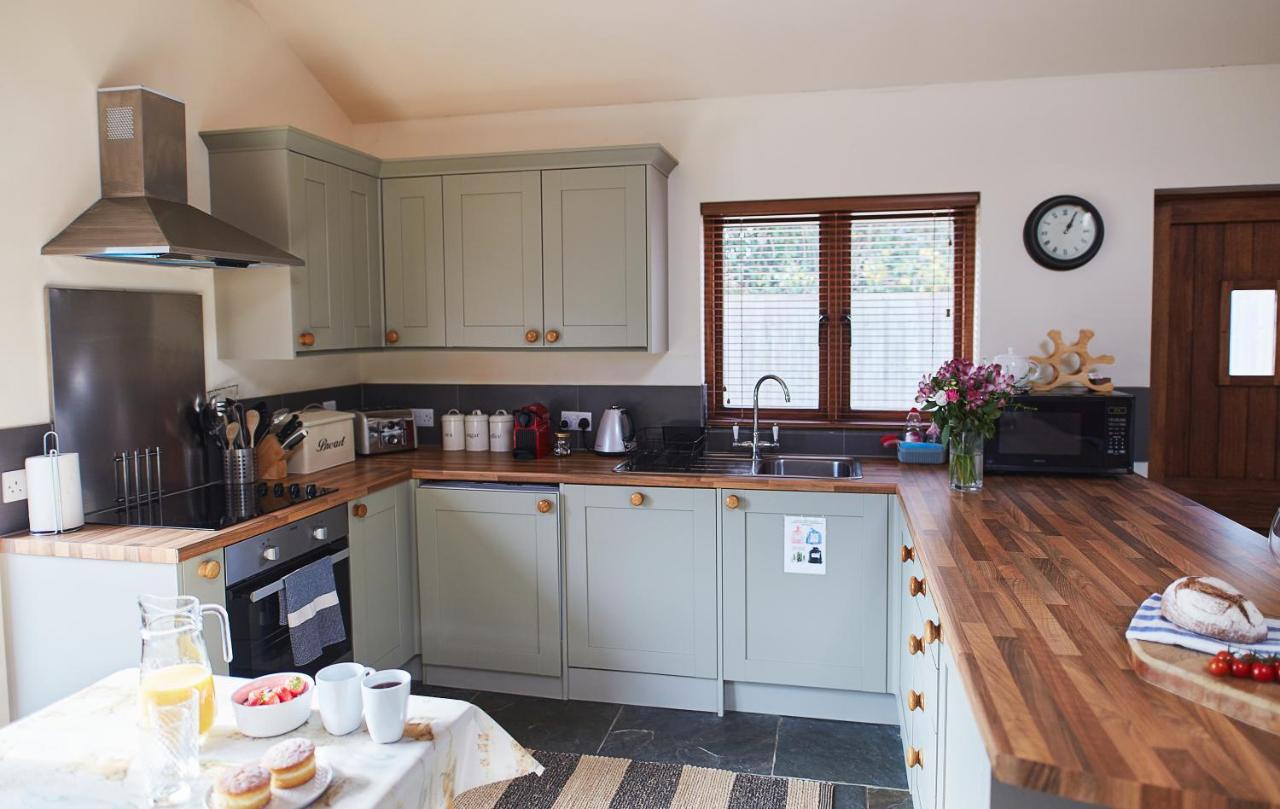 The Old Dairy - Boutique Countryside Cottage At Harrys Cottages Pen-y-Clawdd Exterior photo